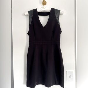 BB Dakota Black V-Neck Bodycon Cocktail Dress With Leather Sleeves Size 6